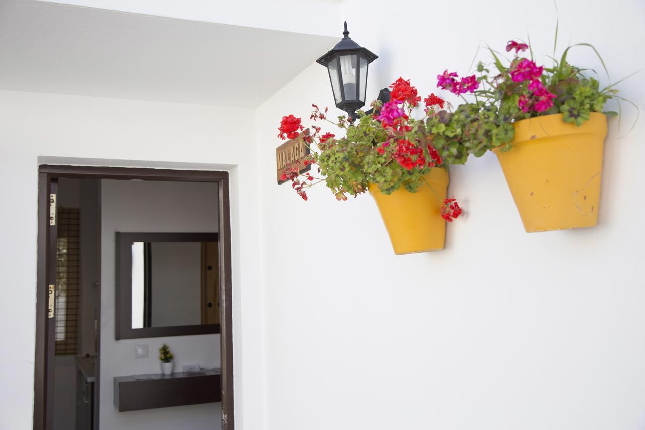Apartamentos Puerta Sierra Puerto Serrano Exterior photo